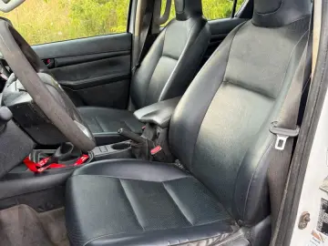 TOYOTA Hilux Double Cab Comfort 4x4 1.Hand Leder Klima