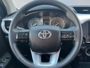 TOYOTA Hilux Double Cab Comfort 4x4
