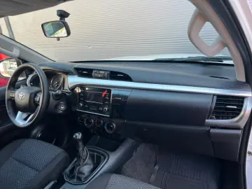 TOYOTA Hilux Double Cab Comfort 4x4