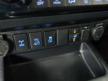 TOYOTA  DC 2.4 D-4D 4x4  MwSt. AHK Kamera DAB