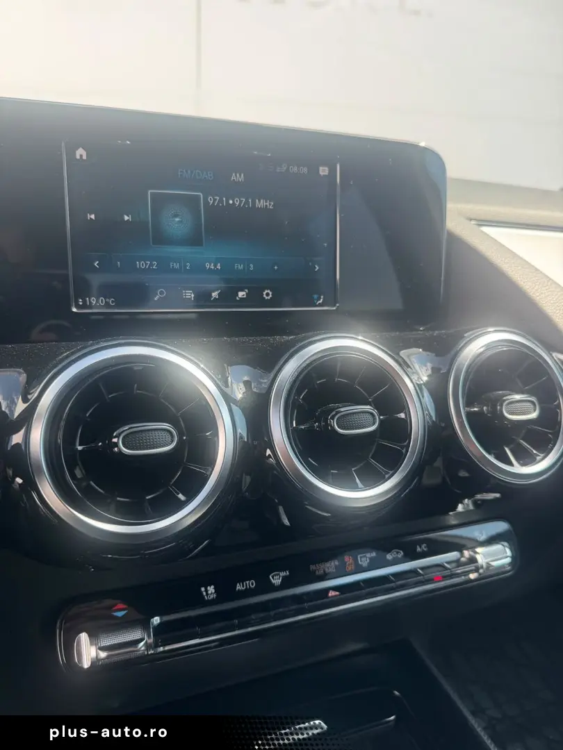 Mercedes-Benz B-200