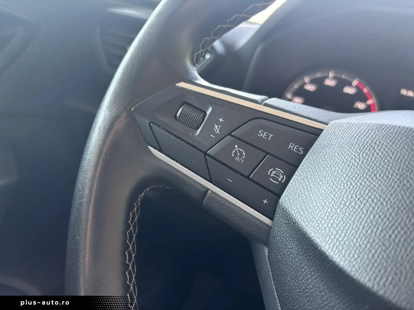 SEAT Leon 2021 — imagine 11