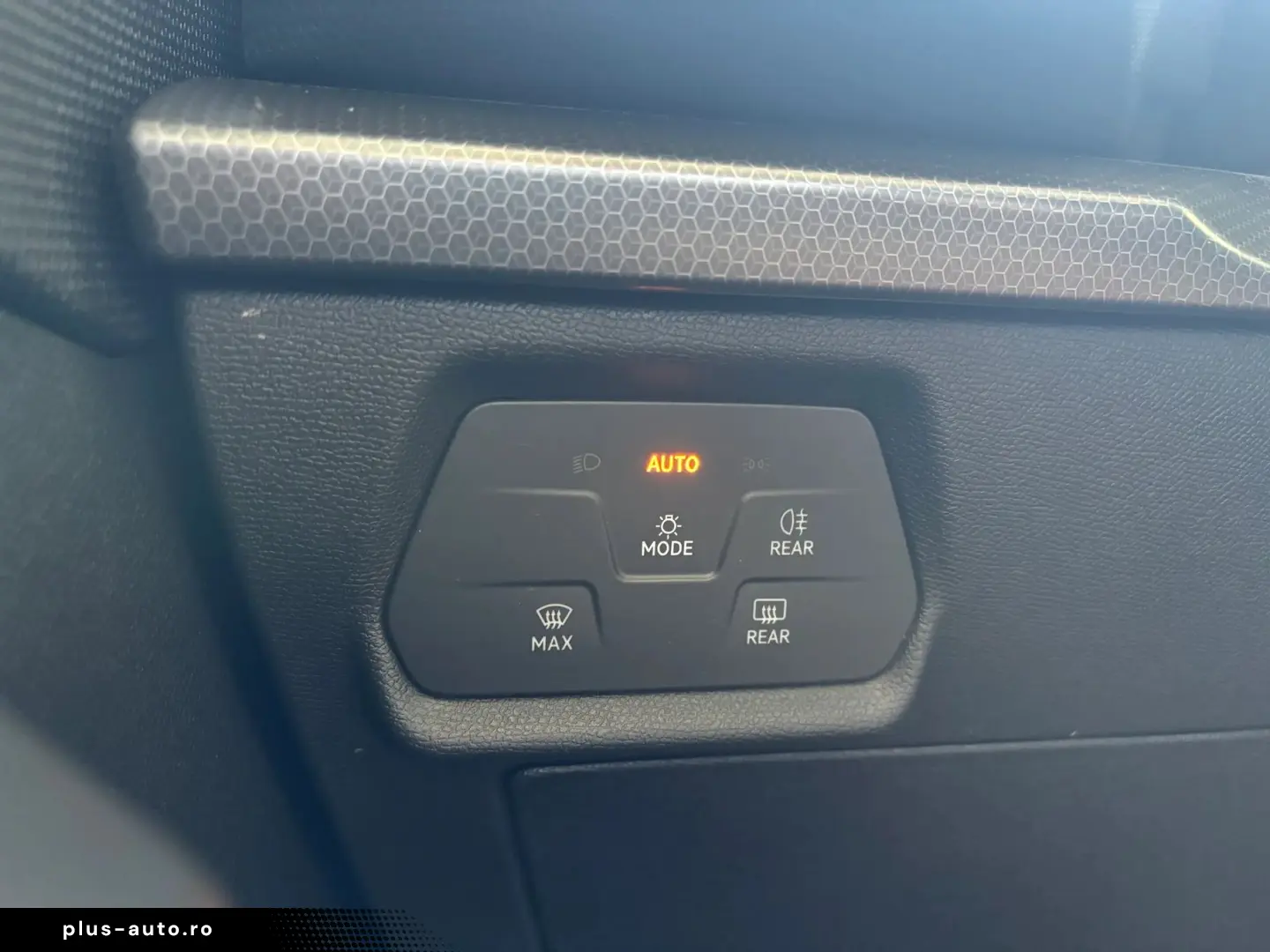 SEAT Leon 2021 — imagine 13