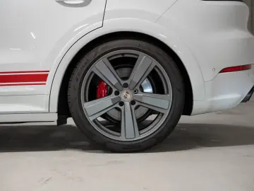 PORSCHE Cayenne GTS