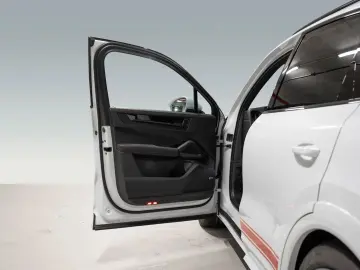 PORSCHE Cayenne GTS