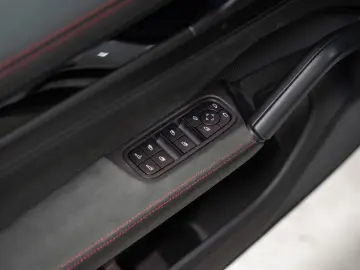 PORSCHE Cayenne GTS