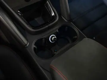 PORSCHE Cayenne GTS