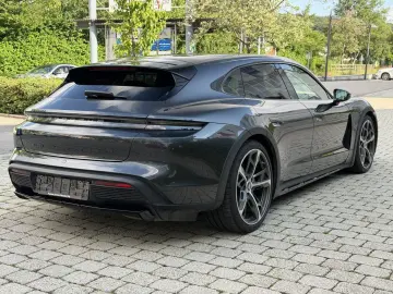 PORSCHE Taycan Cross Turismo 4