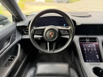 PORSCHE Taycan Cross Turismo 4