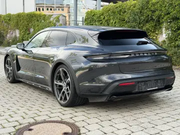 PORSCHE Taycan Cross Turismo 4
