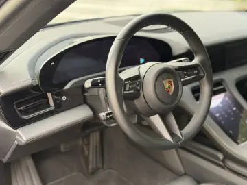 PORSCHE Taycan Cross Turismo 4