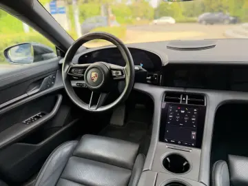 PORSCHE Taycan Cross Turismo 4