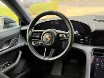 PORSCHE Taycan Cross Turismo 4