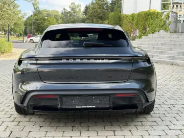 PORSCHE Taycan Cross Turismo 4