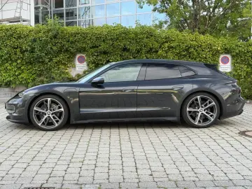 PORSCHE Taycan Cross Turismo 4