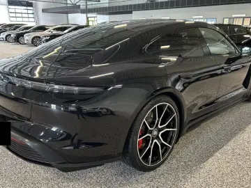 PORSCHE Taycan 4 S