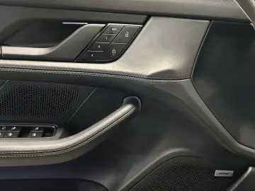 PORSCHE Taycan 4 S