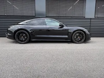 PORSCHE Taycan GTS