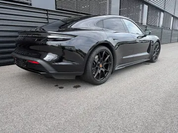 PORSCHE Taycan GTS