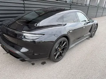 PORSCHE Taycan GTS
