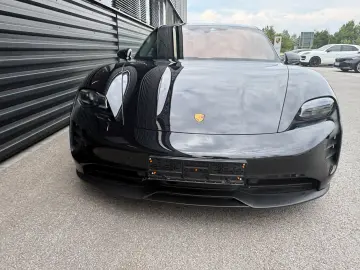 PORSCHE Taycan GTS