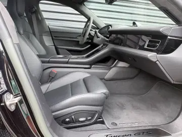 PORSCHE Taycan GTS