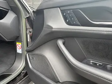 PORSCHE Taycan GTS