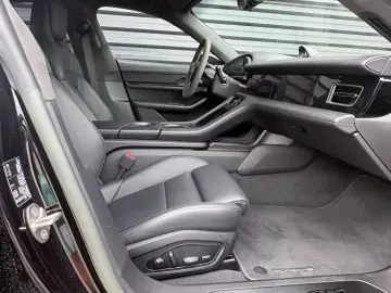 PORSCHE Taycan GTS