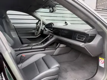 PORSCHE Taycan GTS