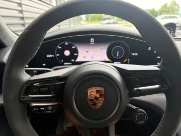 PORSCHE Taycan GTS