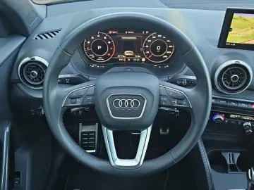 AUDI Q2 40 TFSI quattro edition one S-tr. Matrix Navi