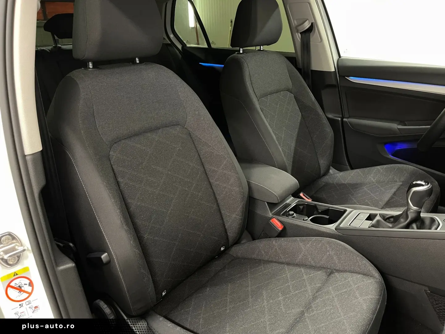 VOLKSWAGEN Golf 2022 — imagine 10
