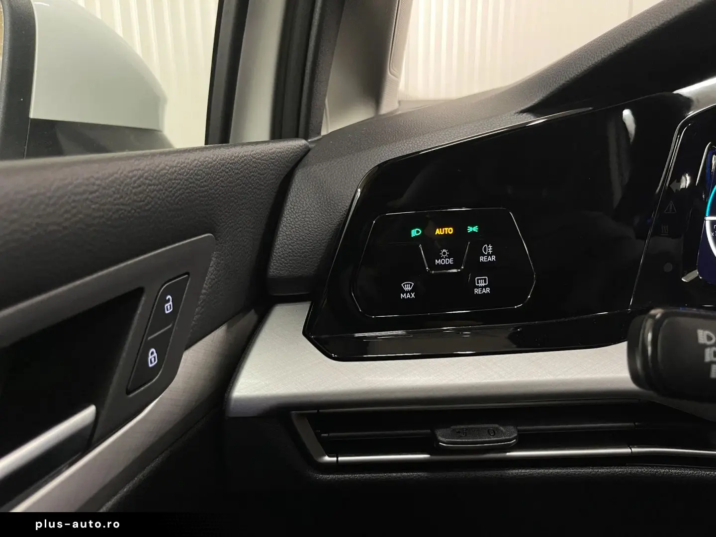VOLKSWAGEN Golf 2022 — imagine 22