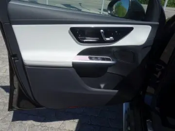 MERCEDES-BENZ GLC 300 d 4M AMG LINE PREM PANO HEAD D…