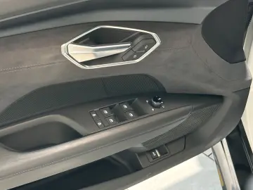 AUDI e-tron GT quattro Navi Leder Matrix HUD 1.Hand