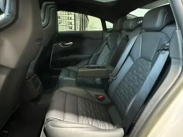 AUDI e-tron GT quattro Navi Leder Matrix HUD 1.Hand