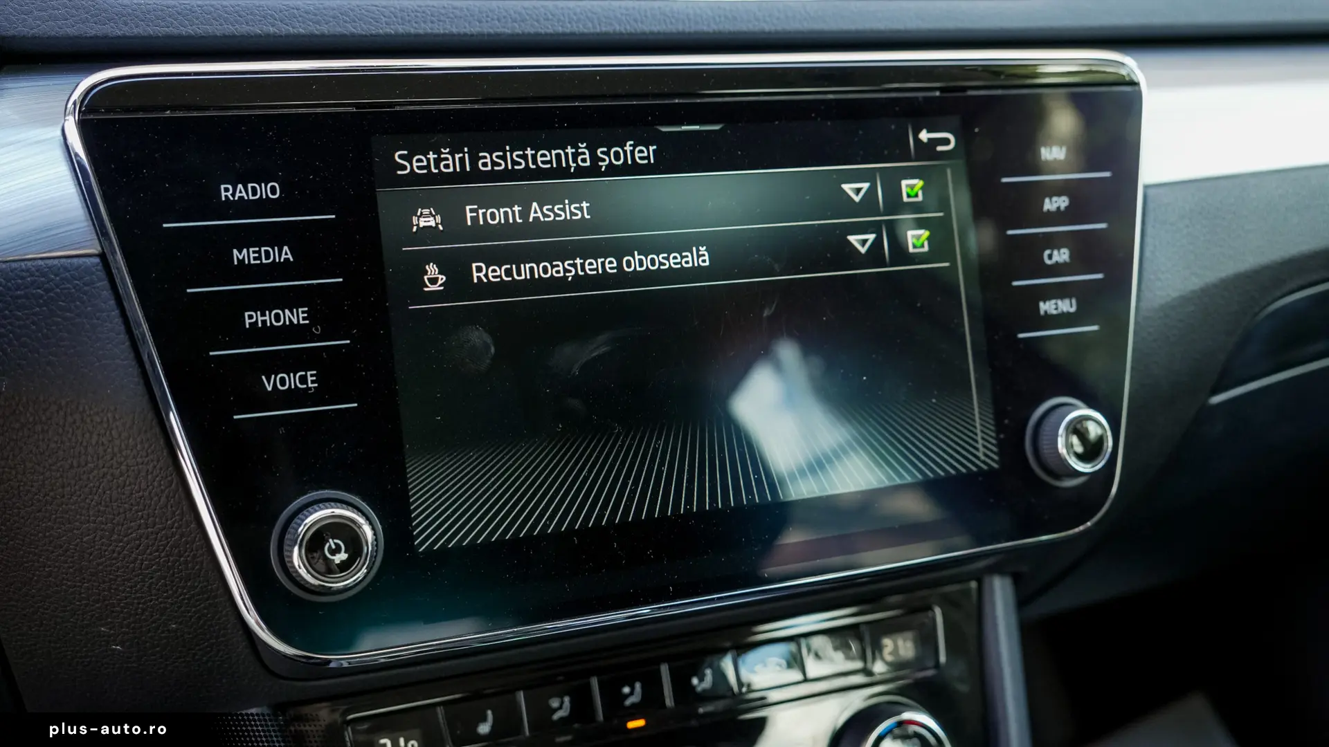SKODA Superb 2022 — imagine 16
