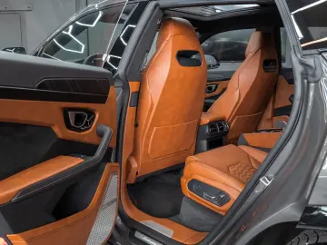 LAMBORGHINI Urus 4.0 V8 1.Hand