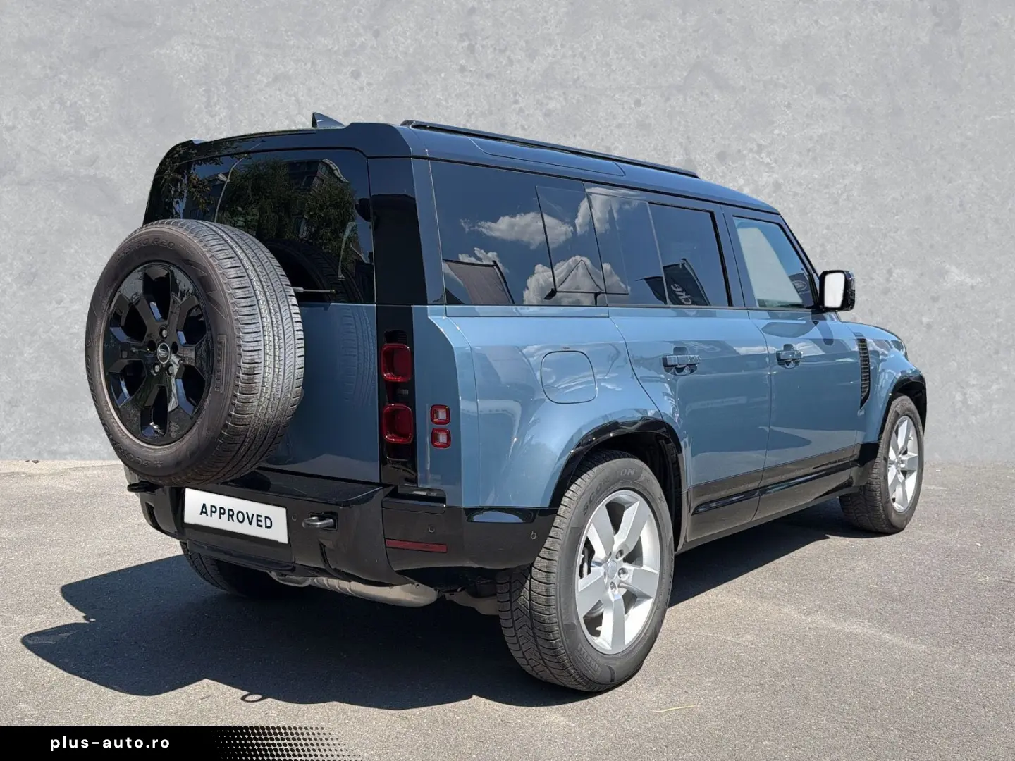 LAND ROVER Defender 110 X-Dynamic SE