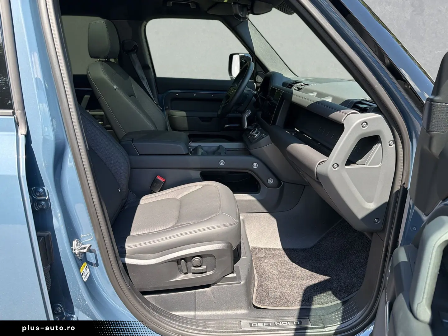 LAND ROVER Defender 110 X-Dynamic SE