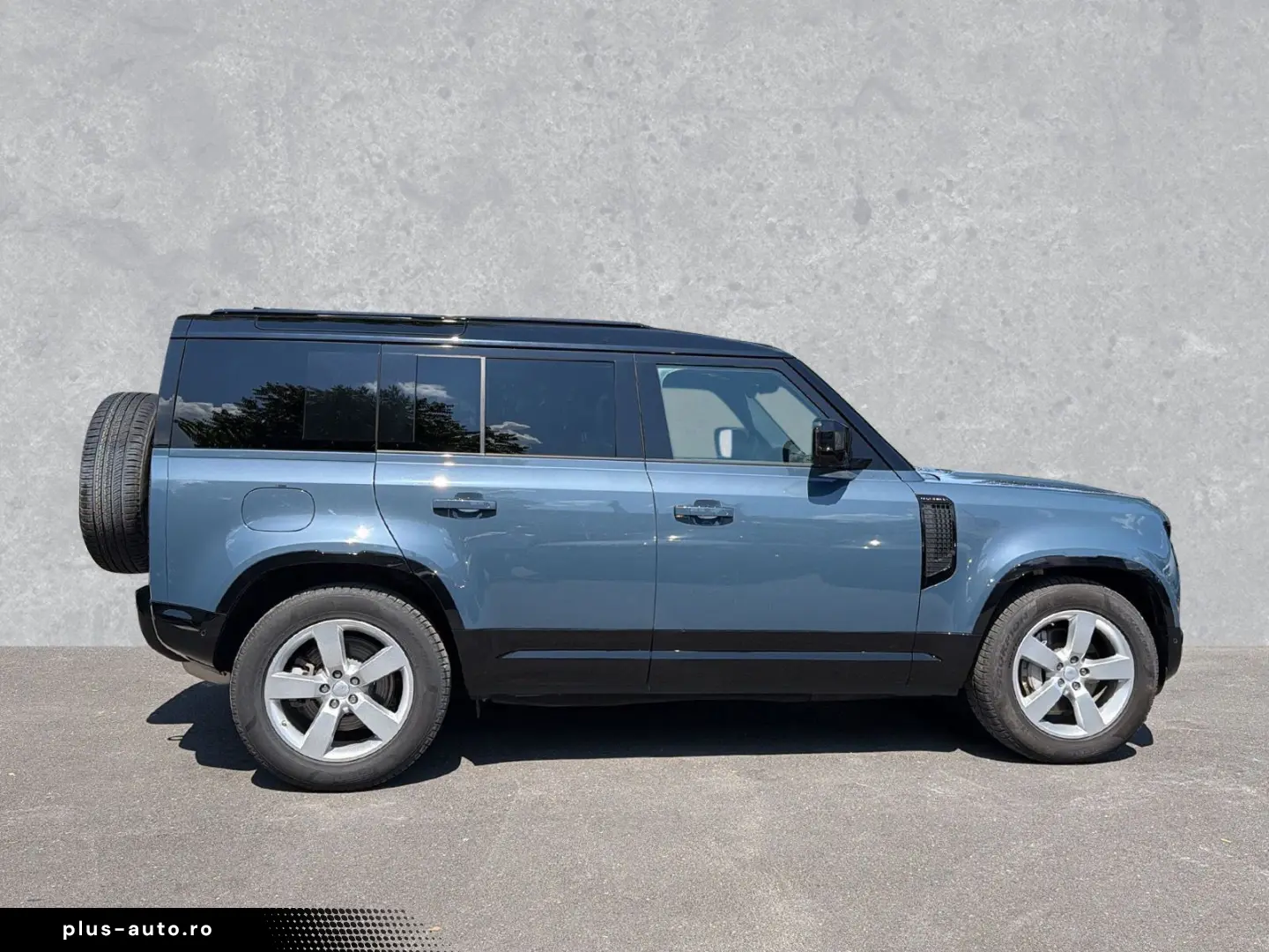 LAND ROVER Defender 110 X-Dynamic SE