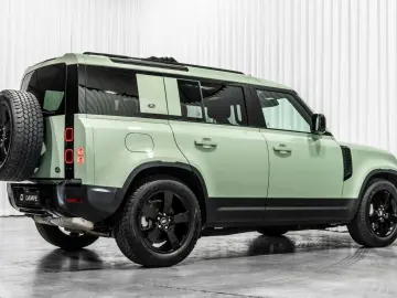 LAND ROVER Defender 110 D300 75th Limited Edition