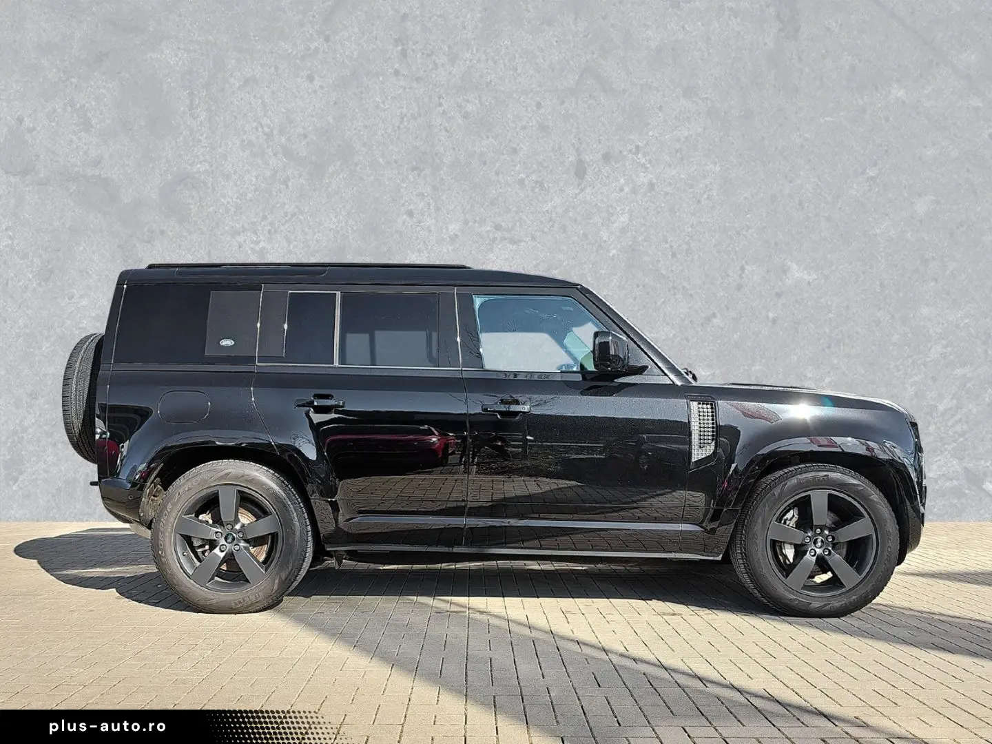 LAND ROVER Defender 110 D300 X-Dynamic SE