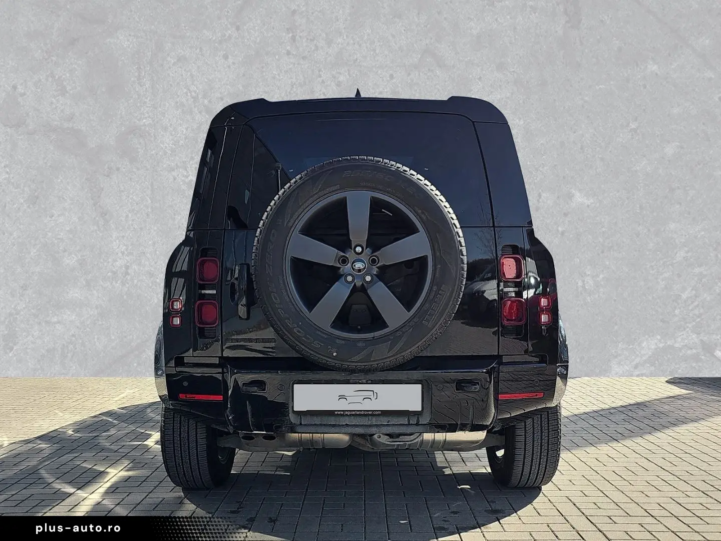 LAND ROVER Defender 110 D300 X-Dynamic SE