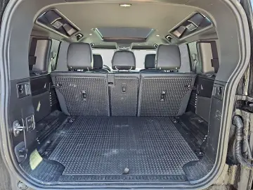 LAND ROVER Defender 110 D300 X-Dynamic SE
