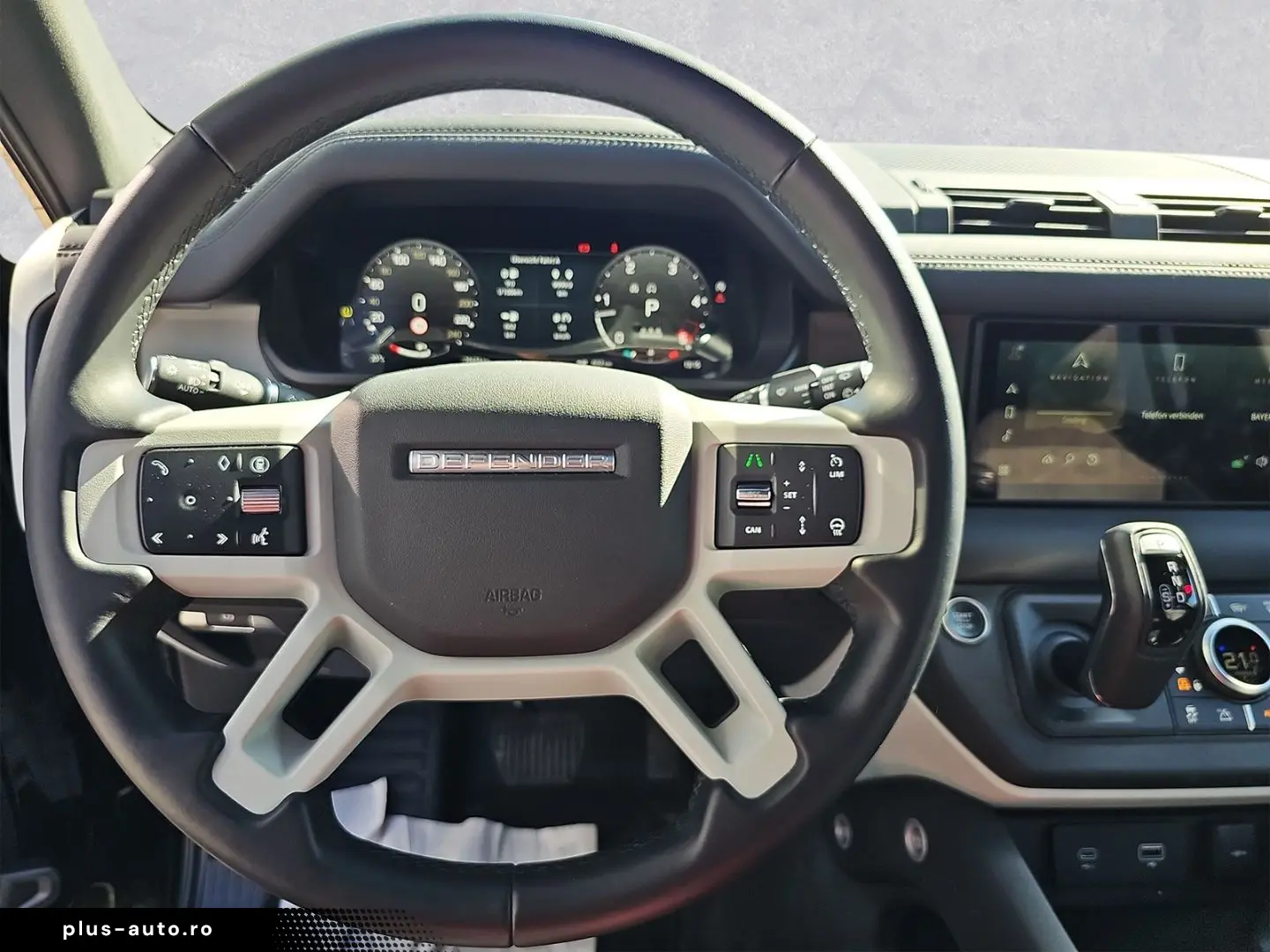 LAND ROVER Defender 110 D300 X-Dynamic SE