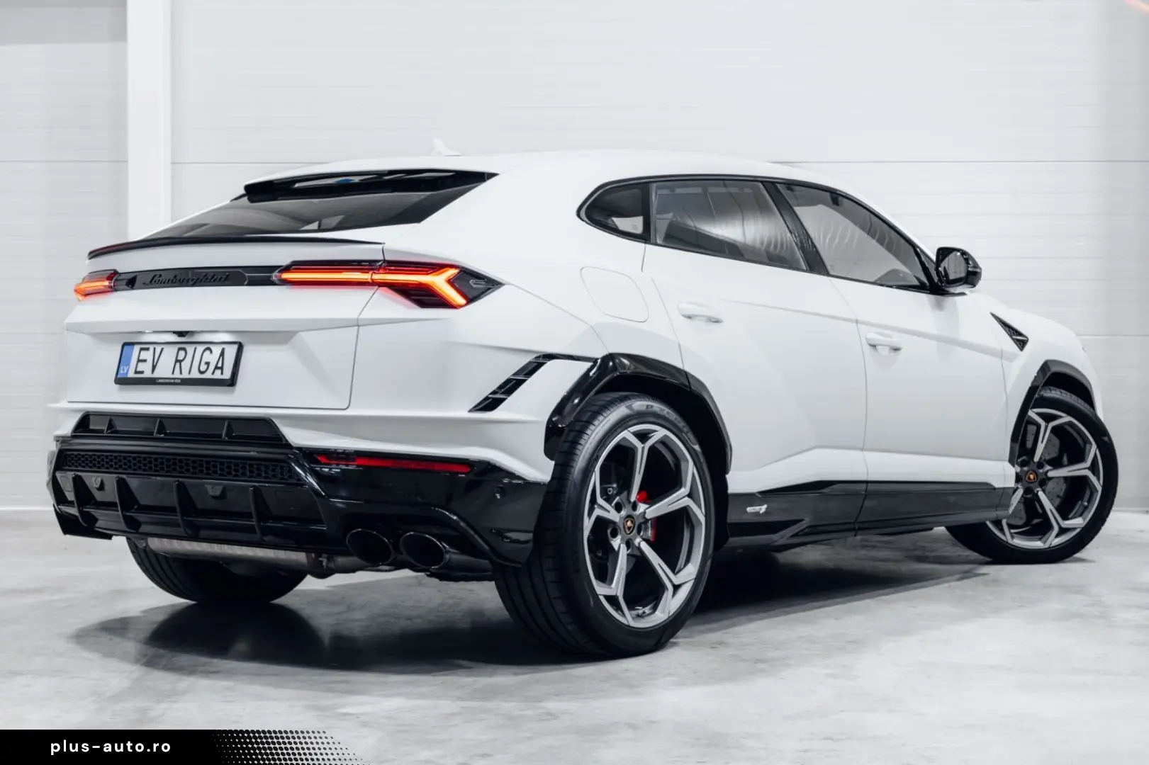 LAMBORGHINI URUS 2023 — imagine 3