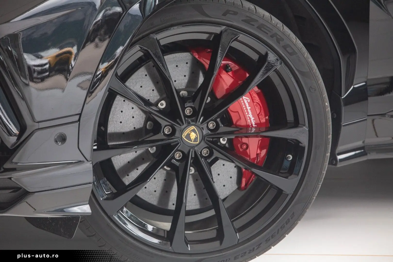 LAMBORGHINI URUS 2023 — imagine 4