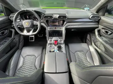 LAMBORGHINI Urus 4.0 V8 AKRAPOVIC CARBON B&O PANO MASSAGE