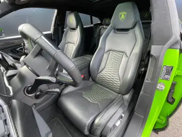 LAMBORGHINI Urus 4.0 V8 AKRAPOVIC CARBON B&O PANO MASSAGE